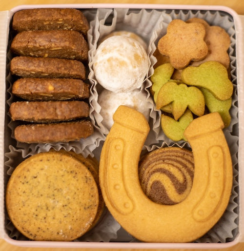 蹄鉄クッキー入りクッキー缶